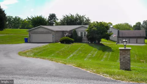 1070 Hilltop Rd, Leesport, PA 19533