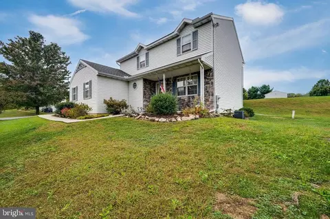 195 Constitution Dr, Hamburg, PA 19526