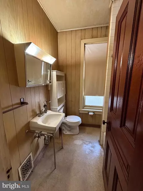 Bath - 1509 Perkiomen Ave, Reading, PA 19602 photo 3 of 3