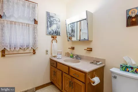 Bath - 108 Funston Ave, Reading, PA 19607 photo 1 of 1