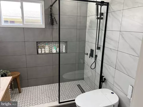 Bath - 509 Frontier Ave, Reading, PA 19601 photo 3 of 4