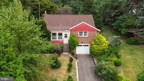 555 N 14th St, Reading, PA 19604
