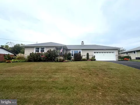 325 Penn St, Topton, PA 19562