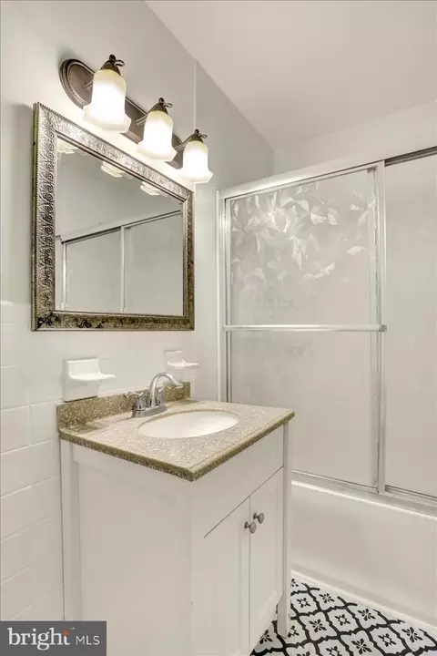 Bath - 823 Rabbit Ln, Reading, PA 19606 photo 2 of 2