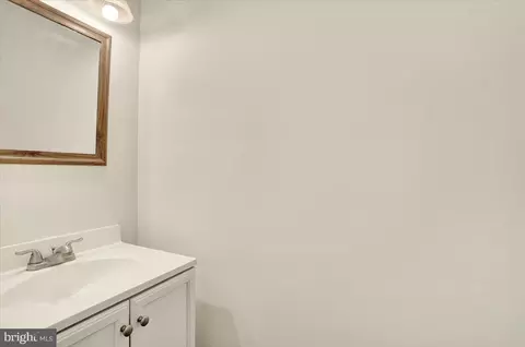 Entry Way - 823 Rabbit Ln, Reading, PA 19606 photo 3 of 5