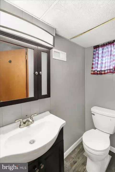 Bath - 112 Mifflin Blvd, Reading, PA 19607 photo 3 of 3