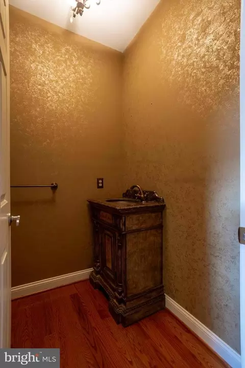 Bath - 1657 E Thistle Dr, Reading, PA 19610 photo 1 of 5