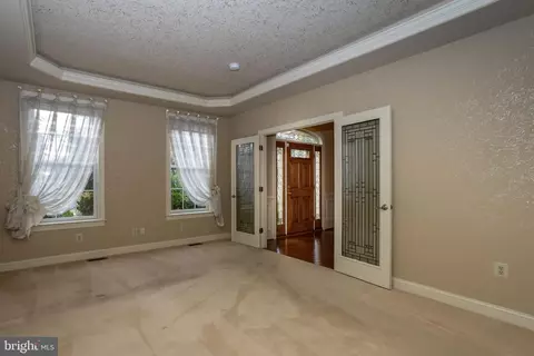 Living - 1657 E Thistle Dr, Reading, PA 19610 photo 5 of 6