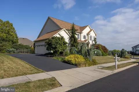 Exterior - 1657 E Thistle Dr, Reading, PA 19610 photo 2 of 7