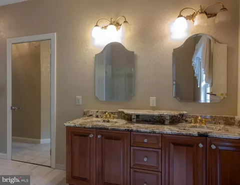 Bath - 1657 E Thistle Dr, Reading, PA 19610 photo 4 of 5