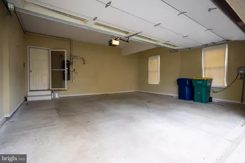 Entry Way - 1657 E Thistle Dr, Reading, PA 19610 photo 4 of 4