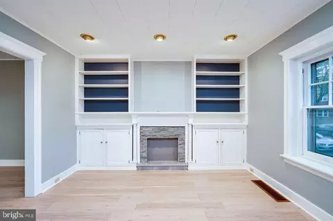 Living - 922 Franklin St, Wyomissing, PA 19610 photo 3 of 3