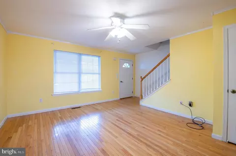 Living - 374 Oneida Dr, Sinking Spring, PA 19608 photo 3 of 4