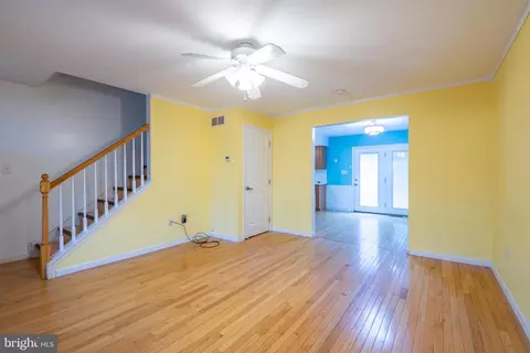 Living - 374 Oneida Dr, Sinking Spring, PA 19608 photo 2 of 4