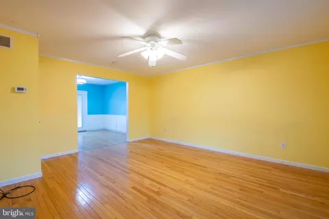 Living - 374 Oneida Dr, Sinking Spring, PA 19608 photo 1 of 4