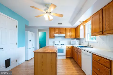 Kitchen - 374 Oneida Dr, Sinking Spring, PA 19608 photo 1 of 3