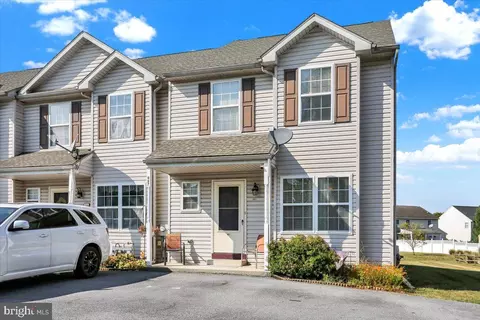 667 Walnut Tree Dr, Blandon, PA 19510