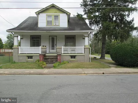 77 E Chestnut St, Bechtelsville, PA 19505
