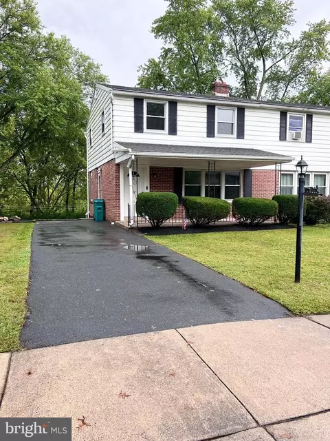 Exterior - 1424 Commonwealth Blvd, Reading, PA 19607 photo 2 of 2