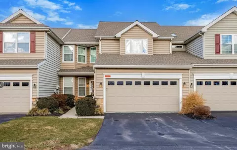 102 Briarcrest Dr, Morgantown, PA 19543