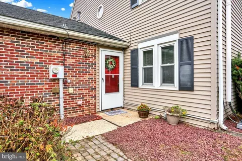 211 Adams Dr, Womelsdorf, PA 19567