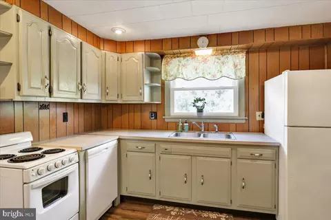518 Spring Valley Rd, Reading, PA 19604 photo 9