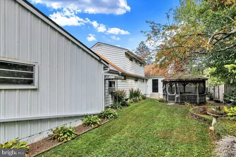 518 Spring Valley Rd, Reading, PA 19604 photo 37