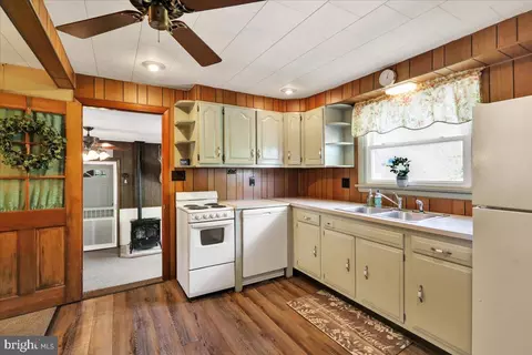 518 Spring Valley Rd, Reading, PA 19604 photo 8