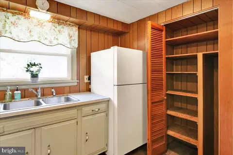 518 Spring Valley Rd, Reading, PA 19604 photo 10