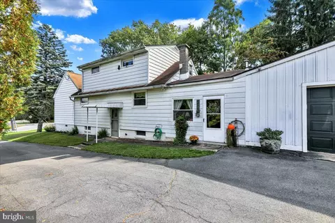 518 Spring Valley Rd, Reading, PA 19604 photo 3