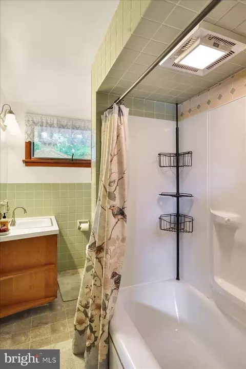 518 Spring Valley Rd, Reading, PA 19604 photo 25