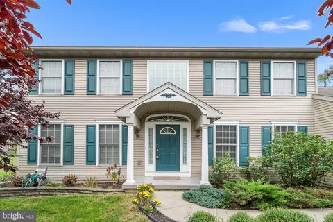 106 Yorkshire Dr, Douglassville, PA 19518