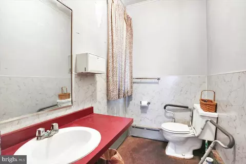 Bath - 421 Windsor St, Reading, PA 19601 photo 1 of 2