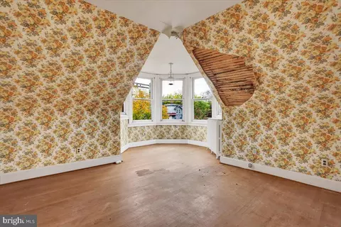 Bedroom - 421 Windsor St, Reading, PA 19601 photo 2 of 3