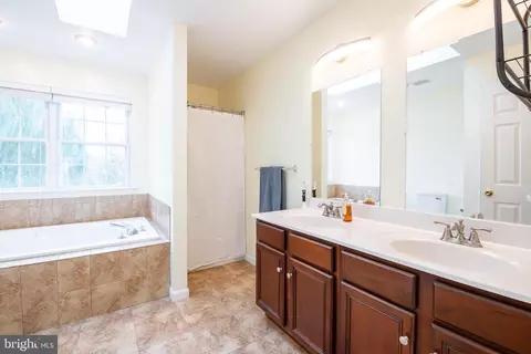 Bath - 3 Nancy Cir, Reading, PA 19606 photo 1 of 1