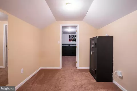 Entry Way - 3 Nancy Cir, Reading, PA 19606 photo 5 of 5