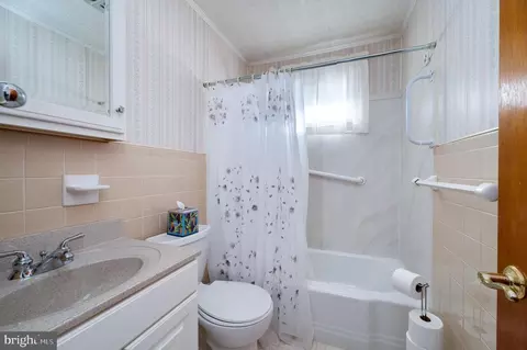 Bath - 311 S Sterley St, Reading, PA 19607 photo 1 of 1