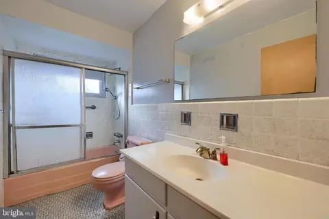 Bath - 413 Weidman Ave, Sinking Spring, PA 19608 photo 1 of 1