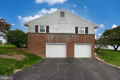 Exterior - 413 Weidman Ave, Sinking Spring, PA 19608 photo 3 of 5