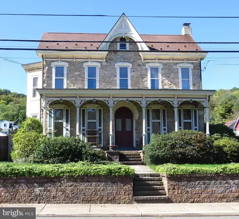 1689 S Main St, Bechtelsville, PA 19505