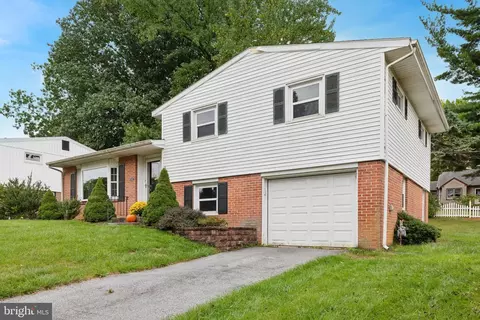 140 Octagon Ave, Reading, PA 19608 photo 3