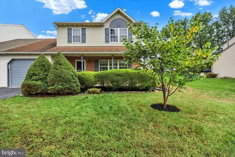 402 Grandview Dr, Fleetwood, PA 19522