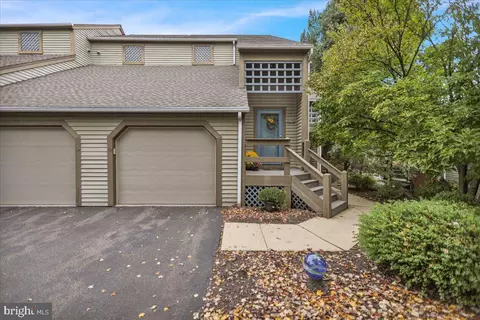 2035 Meadow Gln, Reading, PA 19610