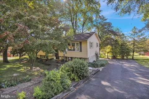 3259 E Galen Hall Rd, Reinholds, PA 17569