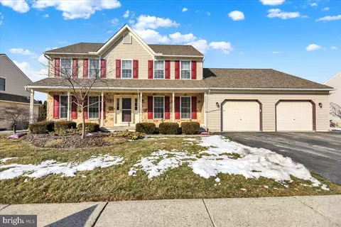 37 Pennwood Dr, Morgantown, PA 19543