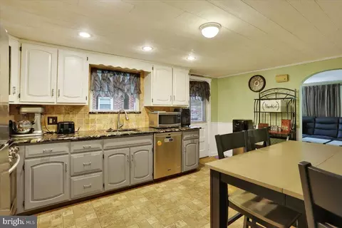 109 Cacoosing, Reading, PA 19608 photo 10
