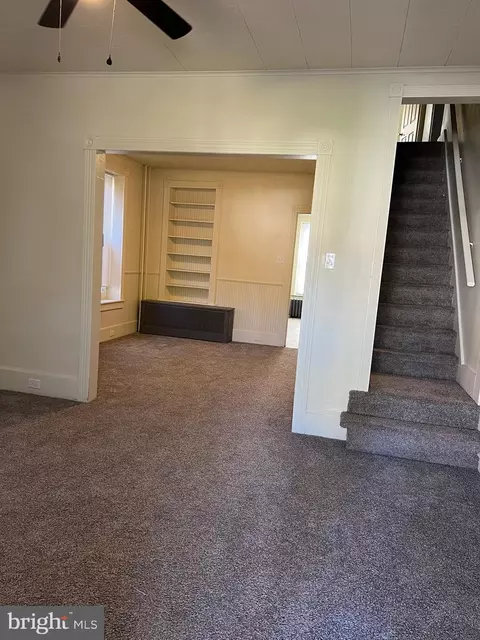 Living - 62 Cacoosing, Sinking Spring, PA 19608 photo 2 of 8