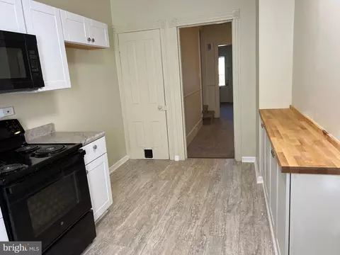 Entry Way - 62 Cacoosing, Sinking Spring, PA 19608 photo 2 of 3