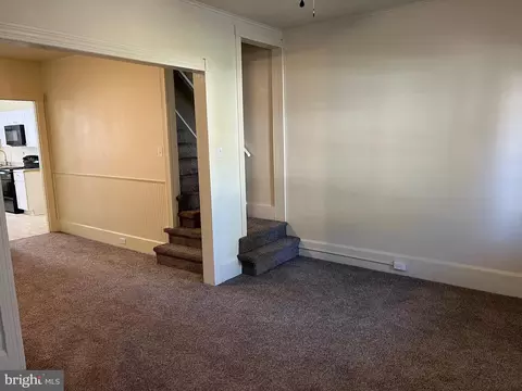 Living - 62 Cacoosing, Sinking Spring, PA 19608 photo 3 of 8