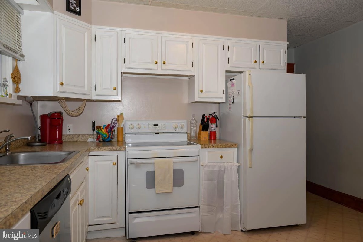 Kitchen - 203 N Brobst St, Reading, PA 19607 photo 2 of 2